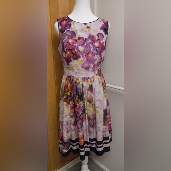 Liz Claiborne Dresses & Skirts - Liz Claiborne floral dress